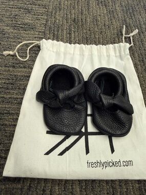 Freshly Picked Black Leather Knot Baby Moccasins